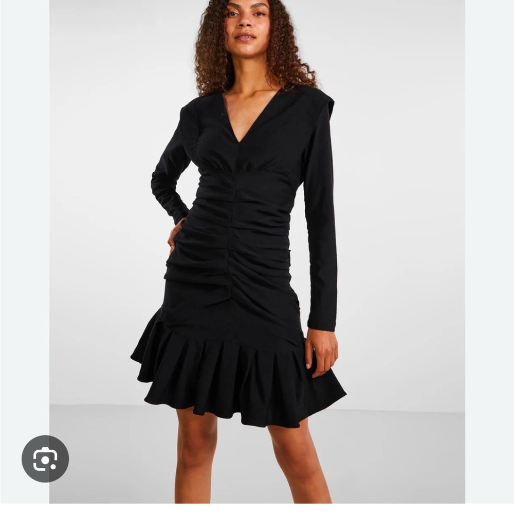 Elegant Black Long Sleeve Dress